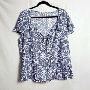 💙5/$20💙 AVENUE.. blue and white top..